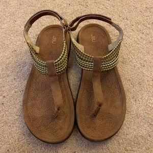 JBU women’s sandals size 7